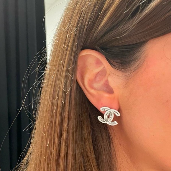 ❌SOLD❌ CHANEL 25C White Silver & Crystal CC Logo Stud Earrings NEW with/Receipt - Picture 6 of 14